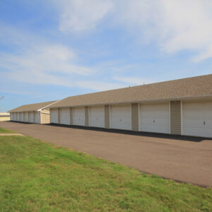 Silverpointe Apartments Garages