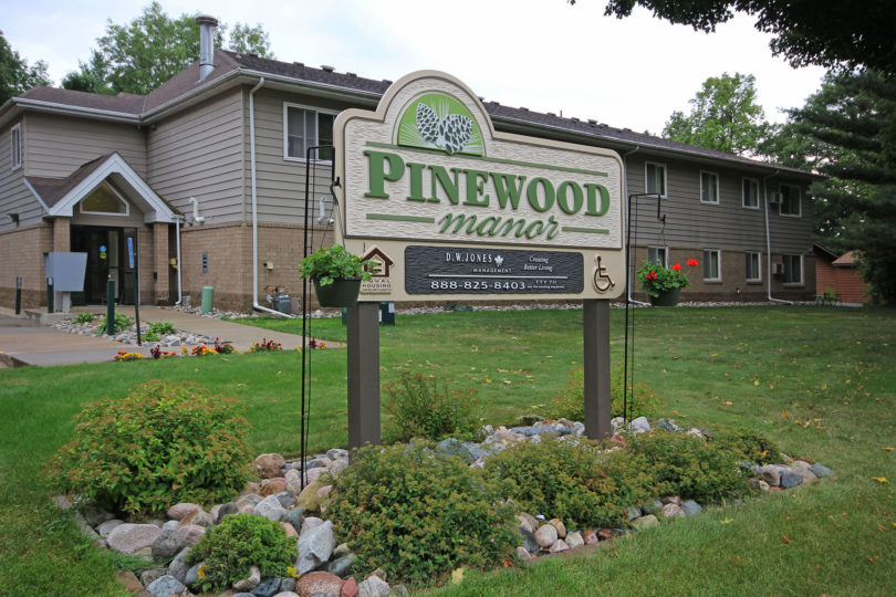 Pinewood Manor Apartments